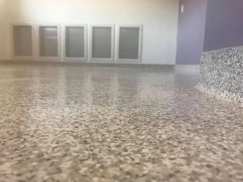 Decorative flake floor with an integral cove transition