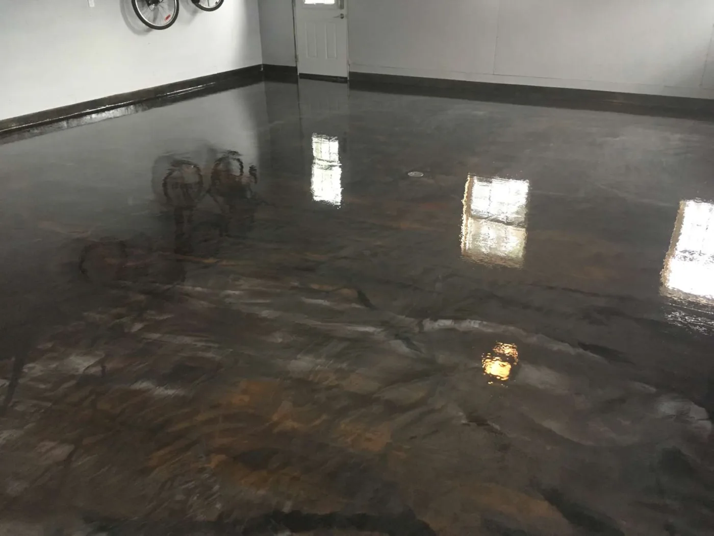 Grey metallic floor with flowing tonal movement and reflected light